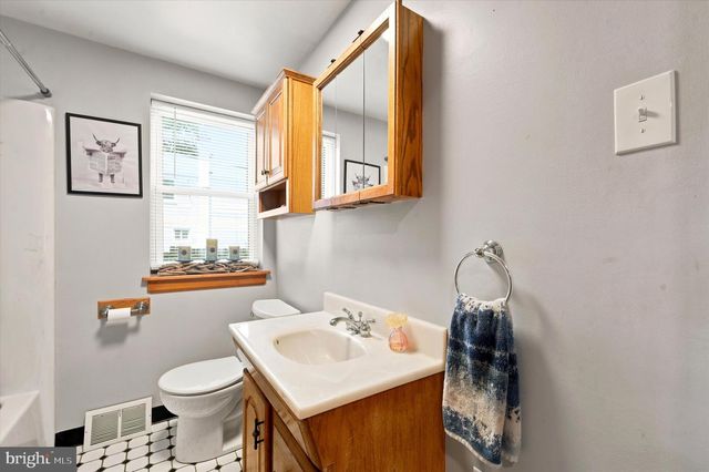 747 SURREY RD, Aldan, PA 19018