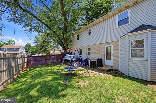 747 SURREY RD, Aldan, PA 19018