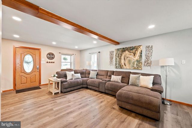 747 SURREY RD, Aldan, PA 19018