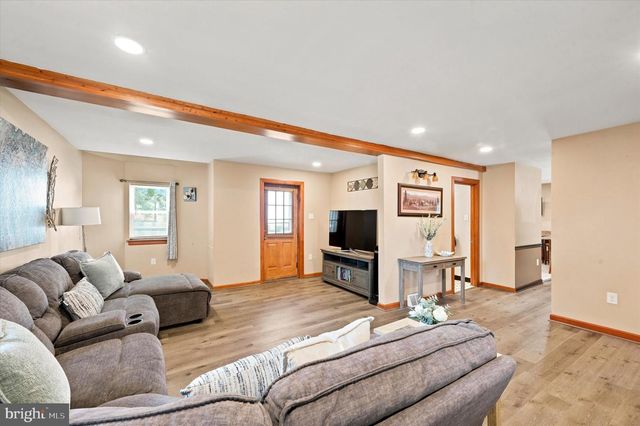 747 SURREY RD, Aldan, PA 19018