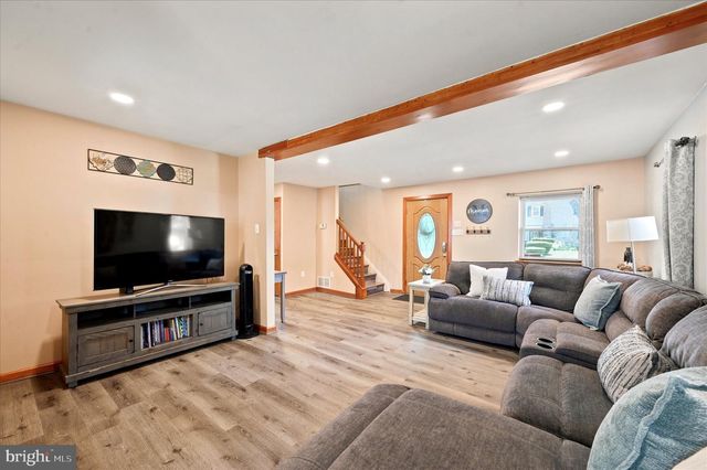 747 SURREY RD, Aldan, PA 19018