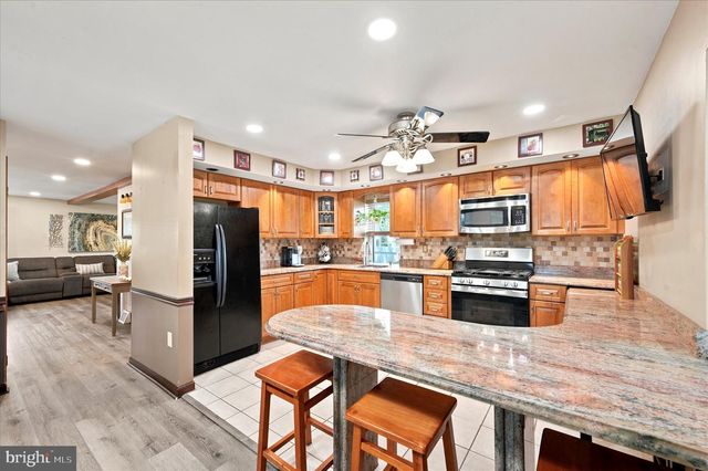 747 SURREY RD, Aldan, PA 19018