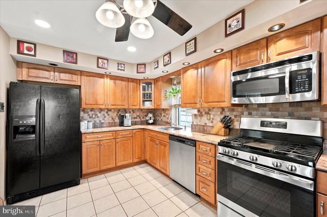 747 SURREY RD, Aldan, PA 19018