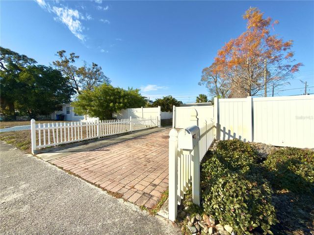 433 86TH AVENUE N, St Petersburg, FL 33702