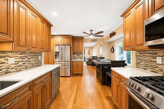 18 Cornell Lane, Hicksville, NY 11801