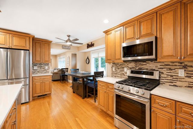 18 Cornell Lane, Hicksville, NY 11801