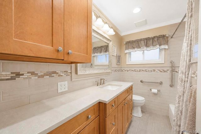 18 Cornell Lane, Hicksville, NY 11801