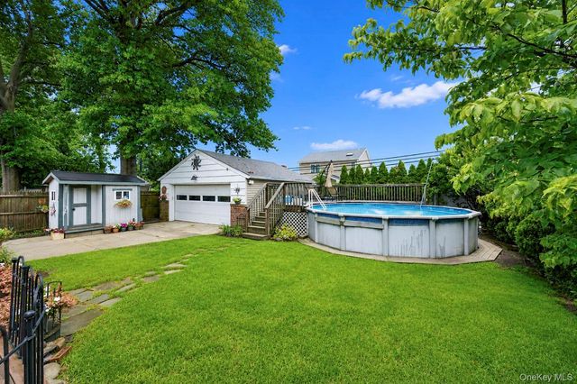 18 Cornell Lane, Hicksville, NY 11801