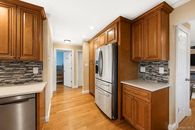 18 Cornell Lane, Hicksville, NY 11801