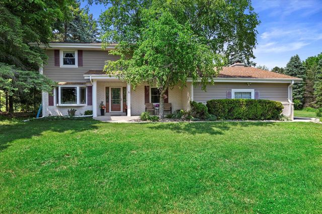 2925 Meadow LANE, Hartland, WI 53029