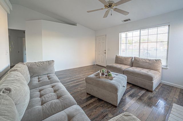 4186 Donald Dr, Olivehurst, CA 95961