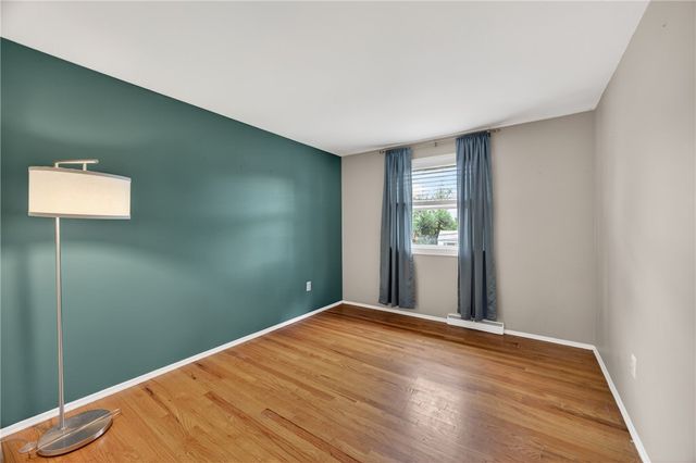 279 Woodridge Dr, Green Tree, PA 15106