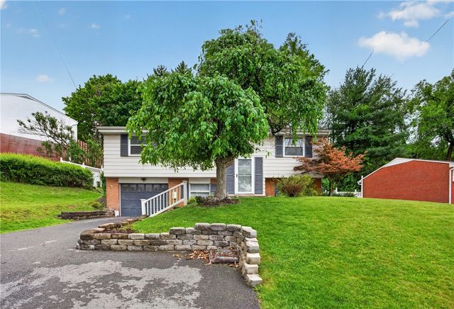 279 Woodridge Dr, Green Tree, PA 15106