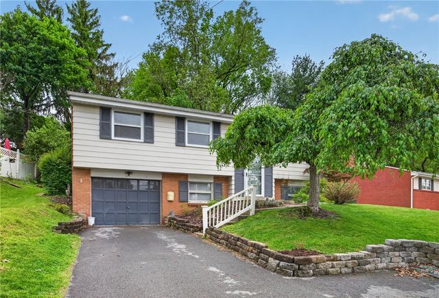 279 Woodridge Dr, Green Tree, PA 15106