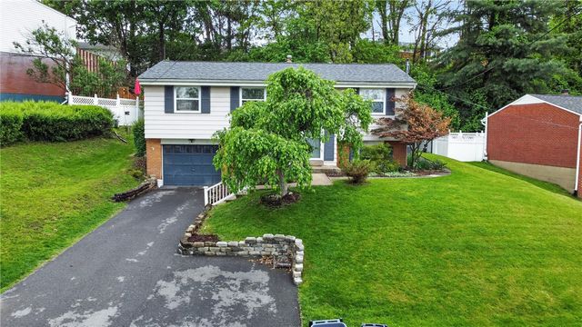 279 Woodridge Dr, Green Tree, PA 15106
