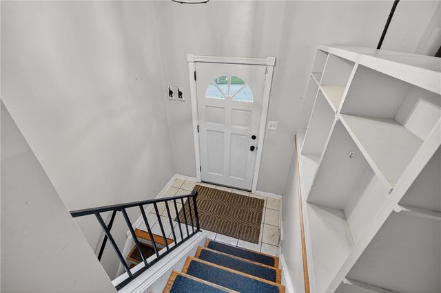 279 Woodridge Dr, Green Tree, PA 15106