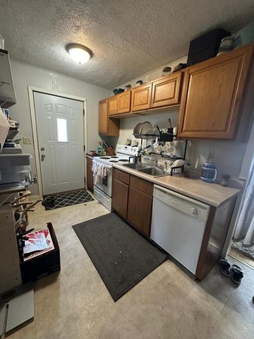 1036 College Street N, Fargo, ND 58102