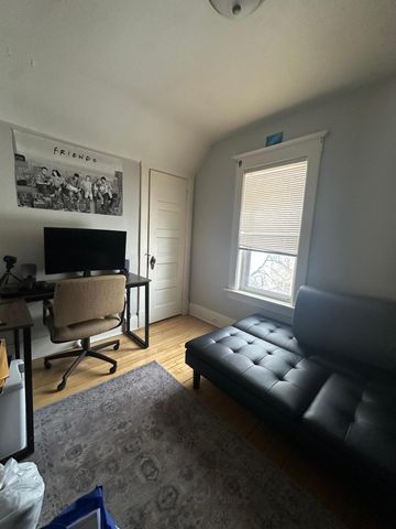 1036 College Street N, Fargo, ND 58102