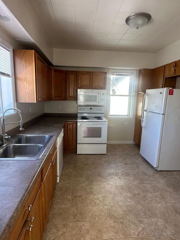 1036 College Street N, Fargo, ND 58102