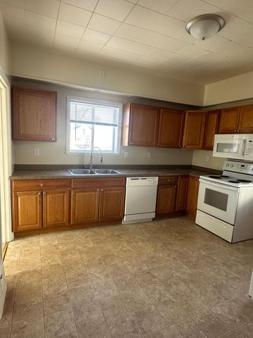 1036 College Street N, Fargo, ND 58102