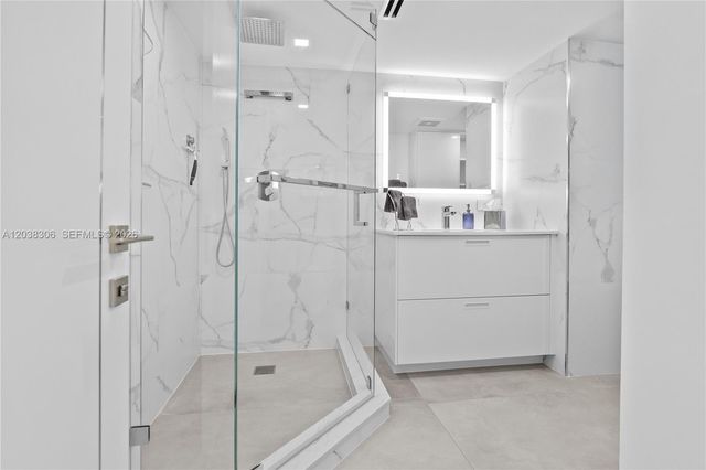 7135 Collins Ave 1216, Miami Beach, FL 33141