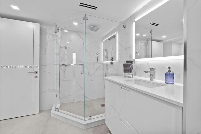 7135 Collins Ave 1216, Miami Beach, FL 33141