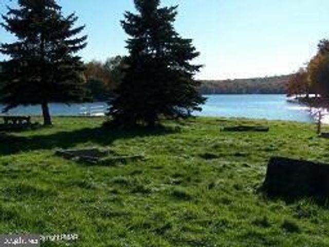 4116 WINONA DR, Pocono Lake, PA 18347