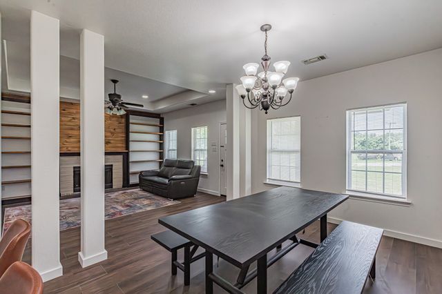 204 S Spring Branch Trail, Springtown, TX 76082