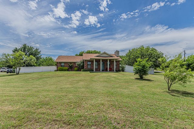 204 S Spring Branch Trail, Springtown, TX 76082