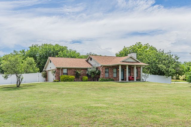 204 S Spring Branch Trail, Springtown, TX 76082