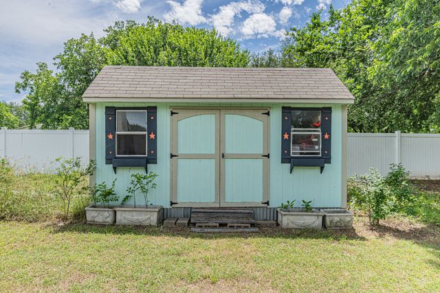 204 S Spring Branch Trail, Springtown, TX 76082