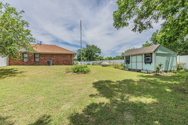 204 S Spring Branch Trail, Springtown, TX 76082