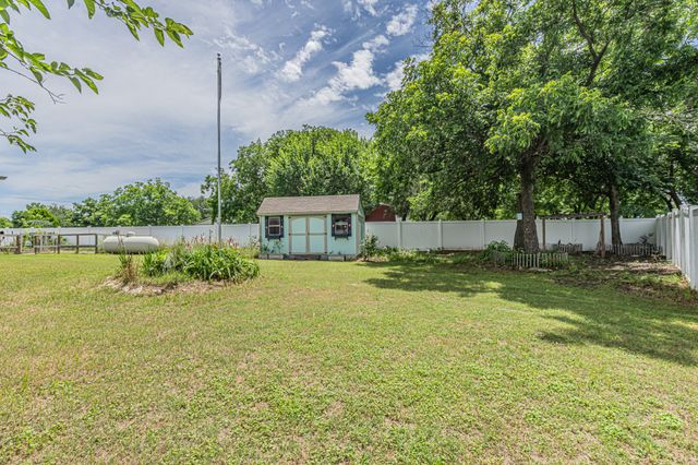 204 S Spring Branch Trail, Springtown, TX 76082