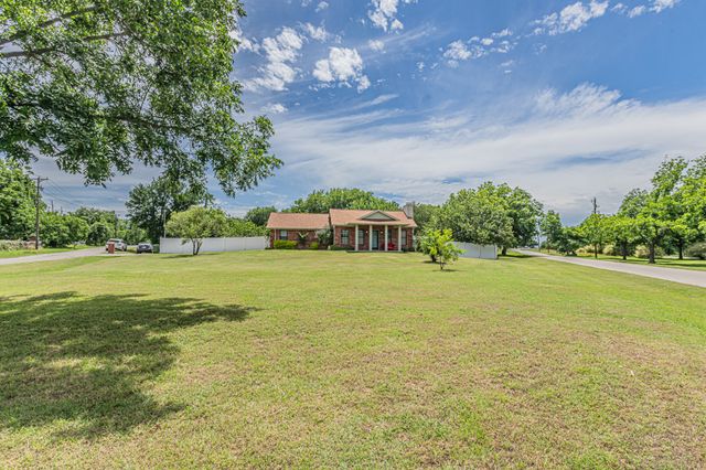 204 S Spring Branch Trail, Springtown, TX 76082