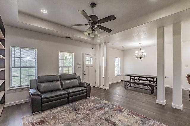 204 S Spring Branch Trail, Springtown, TX 76082