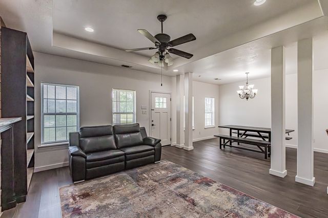204 S Spring Branch Trail, Springtown, TX 76082