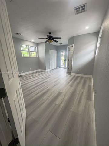 901 SW 121 AVE, Davie, FL 33325