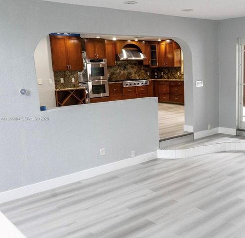 901 SW 121 AVE, Davie, FL 33325