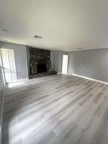 901 SW 121 AVE, Davie, FL 33325