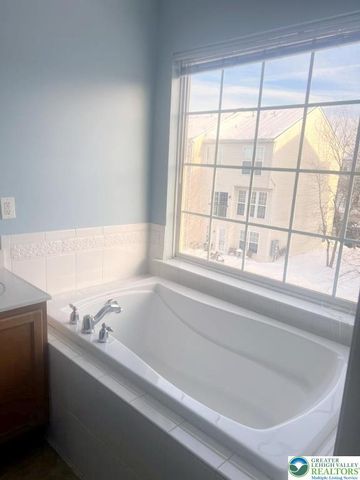 8514 Gateway Road, Upper Macungie Twp, PA 18031