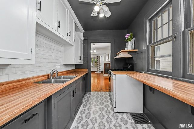 2214 W KELLOGG Avenue, West Peoria, IL 61604