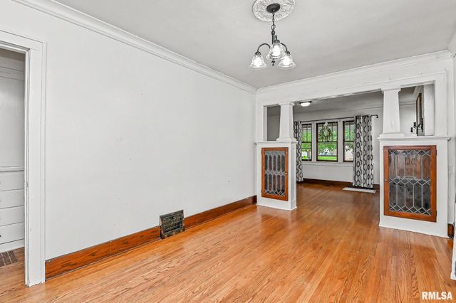 2214 W KELLOGG Avenue, West Peoria, IL 61604