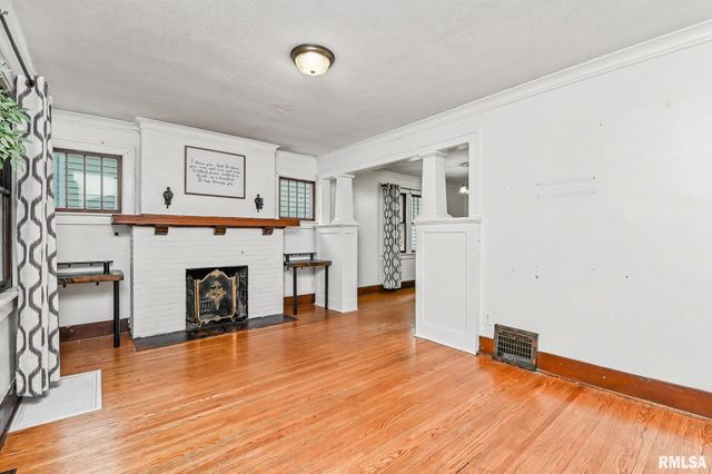 2214 W KELLOGG Avenue, West Peoria, IL 61604