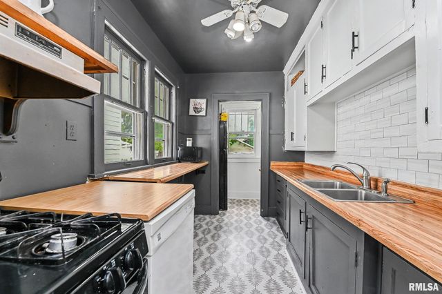 2214 W KELLOGG Avenue, West Peoria, IL 61604