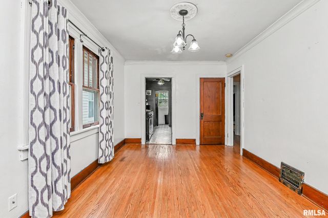 2214 W KELLOGG Avenue, West Peoria, IL 61604