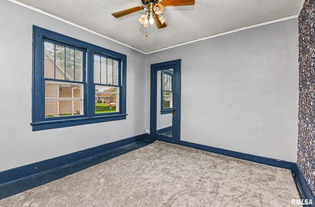 2214 W KELLOGG Avenue, West Peoria, IL 61604