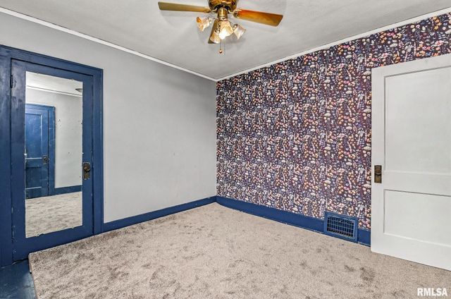 2214 W KELLOGG Avenue, West Peoria, IL 61604