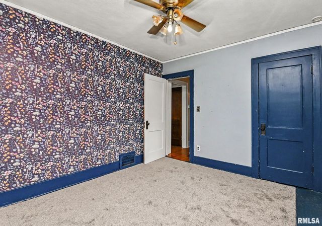 2214 W KELLOGG Avenue, West Peoria, IL 61604