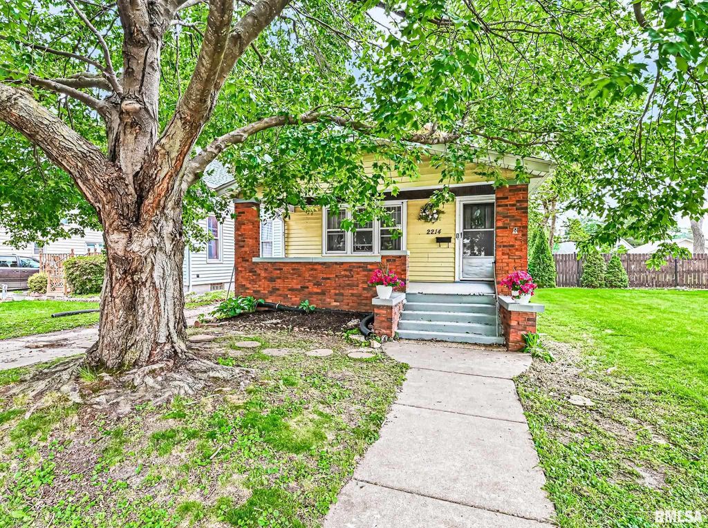 2214 W KELLOGG Avenue, West Peoria, IL 61604
