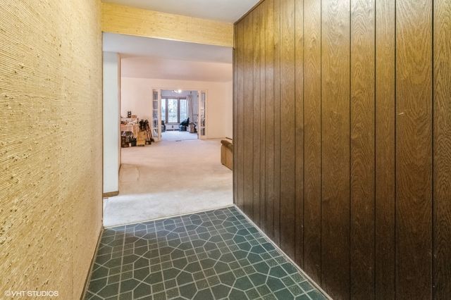 23W233 Cambridge Court, Glen Ellyn, IL 60137